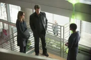 L-R: Kate Beckett (Stana Katic), Richard Castle (Nathan Fillion) und Angela Matthews (Kim Hawthorne)