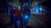 Adam Berg (Eric Stehfest, M.) will das "Alleycat" gewinnen. Das Fahrradrennen unter den Fahrradkurieren ist nicht nur illegal, sondern auch gefährlich.