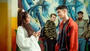 Leyla (Samirah Breuer) und Osman (Mido Kotaini) kommen sich näher und verabreden sich zu einem Date.