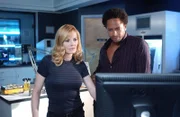 Catherine (Marg Helgenberger) und Warrick (Gary Dourdan) suchen nach einer Spur, um den Mord an einer allein erziehenden Mutter aufzuklären.