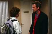 Luke Palmeiros (Aaron Himelstein, l.) Mutter ist bei Dr. House (Hugh Laurie, r.) in Behandlung. Der sorgsame Teenager hat bei House sofort einen Stein im Brett.
