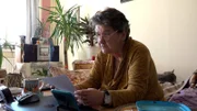 S7F60: Bei Rentnerin Regina sieht es finanziell klamm aus: Sie hat nicht mal mehr Geld fürs Essen.