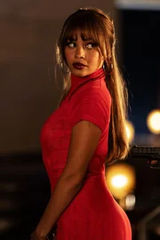 Max Mitchell (Vanessa Morgan)