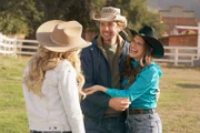Mike (Dax Shepard, l.); Rio (Lake Bell, r.)