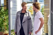 Kris Haas (Jascha Rust) will in eine WG ziehen, die plötzlich eine Kaution von 300,- € aufruft. Er bittet Sarah Marquardt (Alexa Maria Surholt) um einen Vorschuss. Den kann sie nicht gewähren, doch sie bietet ihm eine Gelegenheit, sich etwas dazuzuverdienen.