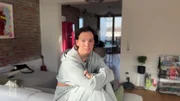 Julia, 30, hat ihren Pärchen-Urlaub abgebrochen und erzählt warum. Tim dagegen verbringt einen sehr lustigen Heiligabend mit seiner Familie.