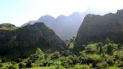 Santo Antao ist die grünste Insel der Kapverden, ideal zum Wandern. Hier wird der Grogue, der weiße Rum der Insel, produziert.