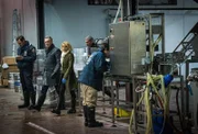 Dr. Dylan Reinhart (Alan Cumming, l.); Lizzie Needham (Bojana Novakovic, r.)