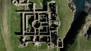 Wer "Dracula" gelesen hat, erkennt aus dieser Perspektive sofort den achteckigen Raum des Vampirschlosses. Slains Castle in der Nähe von Aberdeen lieferte die Inspiration dafür.