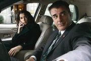 Das Opfer ist an einer Überdosis Morphium gestorben. Barek (Annabella Sciorra) und Logan (Chris Noth) vermuten, dass es Mord war.