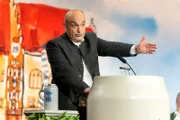 Django Asül (Kabarettist) beim Maibockanstich.