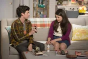 Axl (Charlie McDermott, l.) Lexie (Daniela Bobadilla, r.)