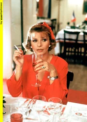 Babys Freundin Mona (Senta Berger) ist sehr nachdenklich geworden. Irgend etwas im Leben läuft doch verkehrt, wenn man die Speisenkarte schon auswendig aufsagen kann - oder nicht?