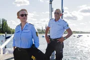 Nele Fehrenbach (Floriane Daniel, l.) und Paul Schott (Tim Wilde, r.) bei Ermittlungen.