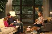 (v.l.n.r.) Christine Booth (Sunnie Pelant); Temperance Brennan (Emily Deschanel); Seeley Booth (David Boreanaz.)