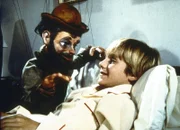 Wally gibt eine Privatvorstellung an Stevies (Blake Soper) Krankenbett.