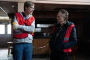 Gregory Dillard (Stephen Merchant, l.); Frank Sheldon (Christopher Walken, r.)