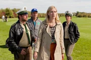 WDR Fernsehen MORD MIT AUSSICHT Folge 22, "Tod am 18. Loch", am Mittwoch (14.08.13) um 22:00 Uhr. Mord auf dem Golfplatz: Sophie Haas (Caroline Peters, 2.v.r.) könnte vor Scham im Boden versinken: bald wissen alle, dass sie mit dem gelinde gesagt polygam lebenden Mordopfer Gerard die Nacht verbracht hat. Bärbel Schmied (Meike Droste, r.), Dietmar Schäffer (Bjarne Mädel, r.) und Dr. Bechermann (Patrick Heyn, r.) wundern sich über Sophies Verhalten.