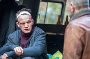 Oskar Liebig (Adam Venhaus) wurde von Unbekannten brutal zusammengeschlagen.