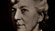 Die polnische Gräfin Teresa Lubienska wird im Mai 1957 in der Londoner U-Bahn niedergestochen und stirbt.    +++