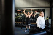 Marius (32) hält an seinem Krafttraining trotz Multiple-Sklerose-Erkrankung fest.