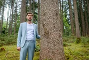 Henry (Elias Reichert) hört betroffen, dass Maxi ein für alle Mal mit ihm abschließen will.