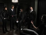Die Wahrheit tut weh: (v.l.n.r.) Teresa (Robin Tunney), Patrick (Simon Baker), Steve Penn (Eric John Bentley), Alex Sodko (Christopher Gartin) und Trevor "Doc" Dugan (Craig Bierko) ...