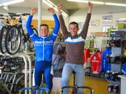 Willi Weitzel und Radrennprofi Christian Werner, den Willi zum Wettrennen auf dem Hometrainer herausfordert.