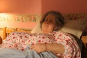 Lois (Jane Kaczmarek).