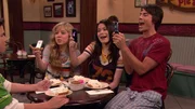 v.li.: Freddie Benson (Nathan Kress), Sam Puckett (Jennette McCurdy), Carly Shay (Miranda Cosgrove), Spencer Shay (Jerry Trainor)