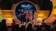 Carly Shay (Miranda Cosgrove, 2.v.l.), Sam Puckett (Jennette McCurdy, 2.v.r.), Freddie Benson (Nathan Kress, r.)