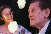 Werner Merzbacher (r.) mit Pipilotti Rist (l.) in deren Rauminstallation Pixelwald. Diesen hat er zusammen mit seiner Sammlung 2021 dem Kunsthaus Zürich übergeben.