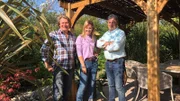 Alan Titchmarsh (r.)