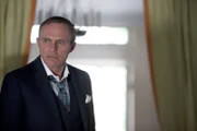 Dirk Martens (Ferry Griem).