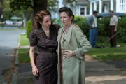 In the left: Elizabeth 'Bess' Levin (Zoe Kazan)