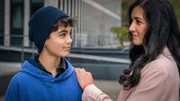 Laborchefin Sorgau (Vanida Karun) ist beeindruckt von Hakims Mut und Engagement.