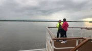 Die "Prinzessin" in Bremerhaven/Deutschland. Auslaufen auf Deck 12 mit den Passagierinnen Ina und Petra Mahlberg (Mutter und Tochter).