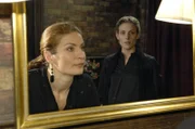 Maja (Barbara Lanz, r.) ist über Nataschas (Franziska Matthus, l.) Verlogenheit empört.