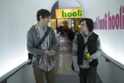 L-R:  Richard Hendricks (Thomas Middleditch) und Nelson 'Big Head' Bighetti (Josh Brener)