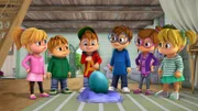 Die Chipmunks und Chipettes betrachten das angelieferte Drachen-Ei. Dabei hat jeder seine eigene Meinung, ob das Ei echt oder gefälscht ist.