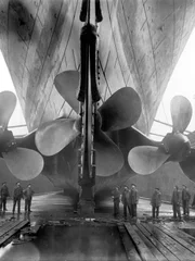 Die Propeller der Titanic im Trockendock in Belfast, Irland, vor ihrem Stapellauf 1912.