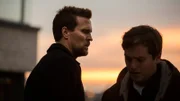 L-R:  Nikolai (Tobias Santelmann) und Lars ( Benjamin Helstad)