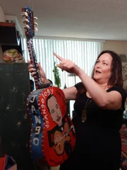 Debbi showing Jackson Galaxy her painted guitar.