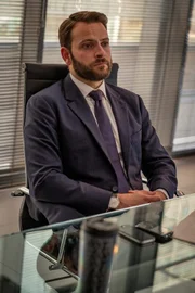 Massimo Ruggero (Alessandro Borghi)
