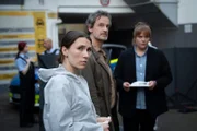 War es „nur“ ein tödlicher Unfall mit Fahrerflucht? Oder ein geplanter Mord-Anschlag? die KTUlerin Rabea Sharif (Ann-Kathrin Hinz), Kommissar Peter Faber (Jörg Hartmann) und Kommissarin Rosa Herzog (Stefanie Reinsperger).