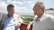 Karl Hohenlohe lernt den Böhmischen Prater kennen – in Begleitung des Favoritner Liedermachers Harry Kucera .