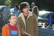 Brick (Atticus Shaffer, l.); Axl (Charlie McDermott, r.)