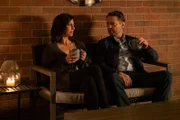 l-r: Angie Everett (Cindy Sampson), Matt Shade (Jason Priestley)