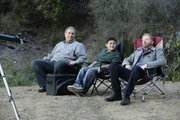 Jay (Ed O'Neill, l.), Manny (Rico Rodriguez, M.) und Mitchell (Jesse Tyler Ferguson) machen einen Ausflug, um gemeinsam Sternschnuppen zu beobachten.