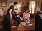 Von links: Reese (Justin Berfield), Malcolm (Frankie Muniz) und Lois (Jane Kaczmarek)